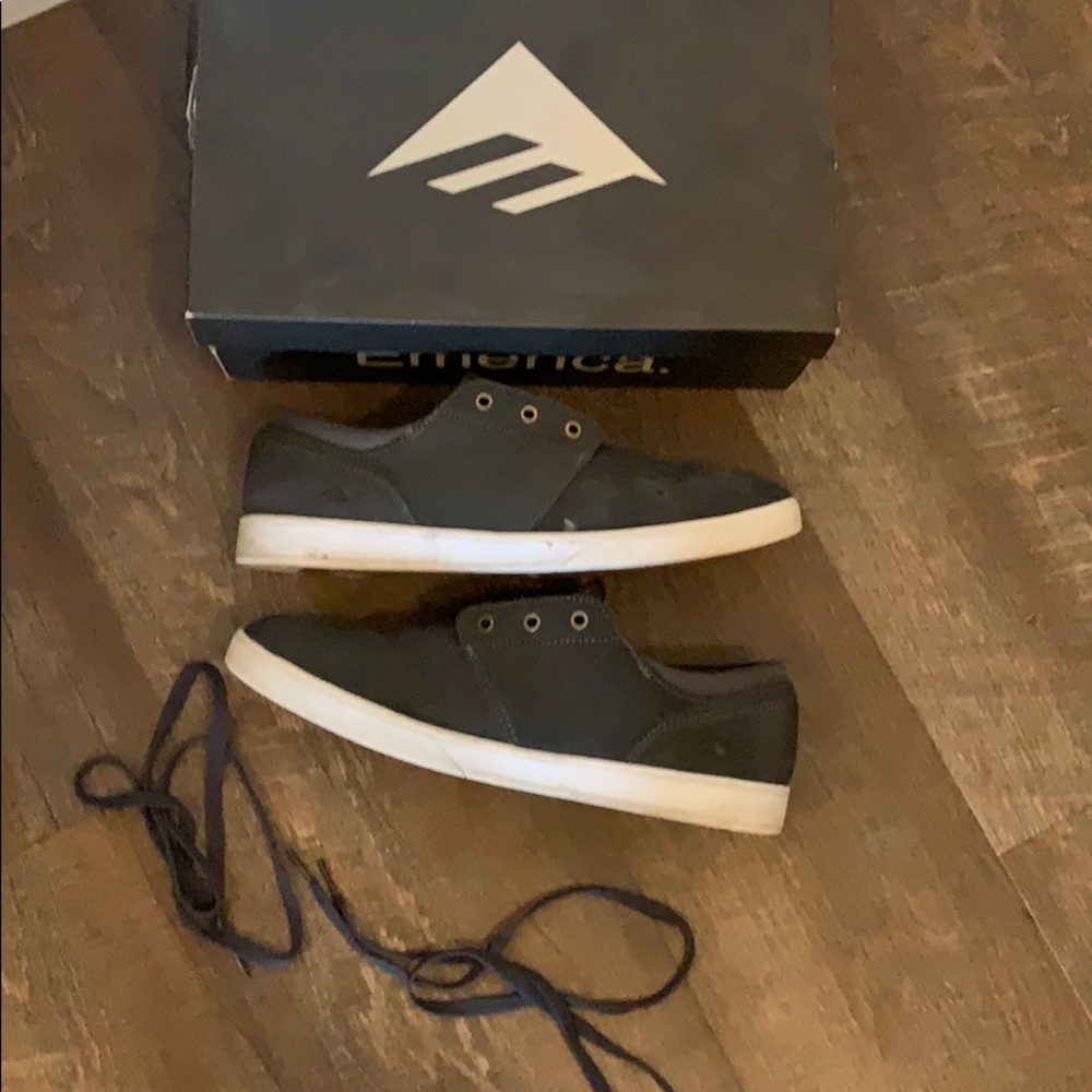 Figgy Emerica shoe in grey white size 10.5